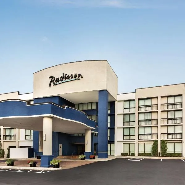 Radisson Hotel Lenexa Overland Park，位于Bonner Springs的酒店