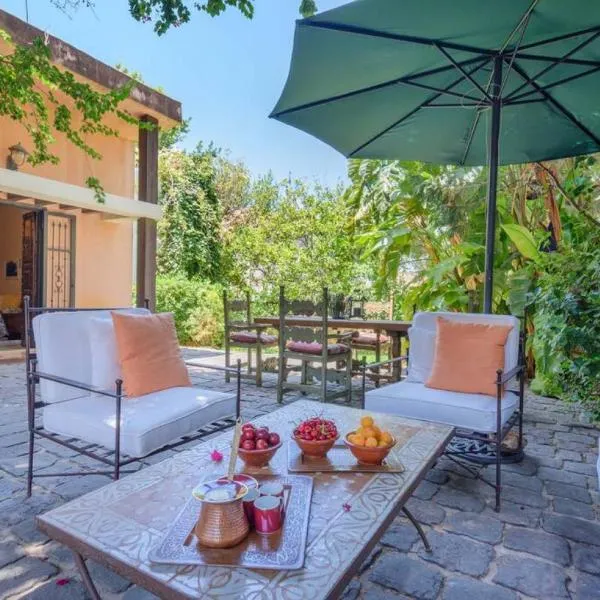 La Madrague 3 Bedroom Villa with Garden in Batroun，位于拜特龙的酒店