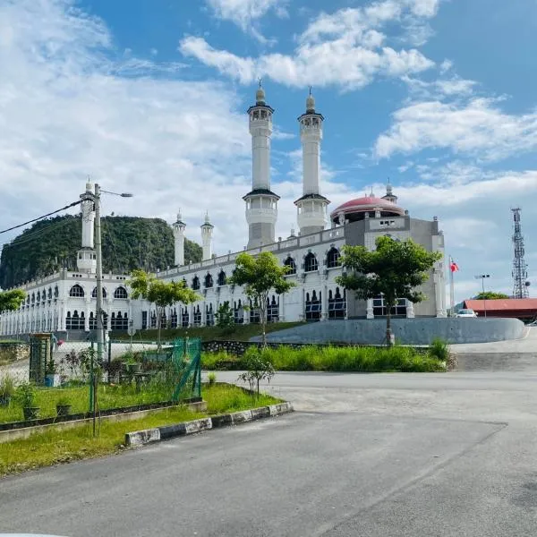 LH SUITE HOMESTAY Gua Musang- Masjid Mekah，位于话毛生的酒店