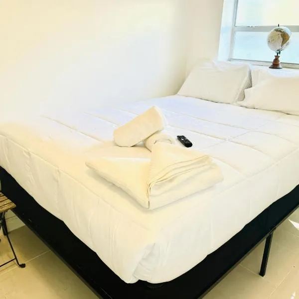 Cozy Home - Florida, Large Queen Bed，位于好莱坞的酒店