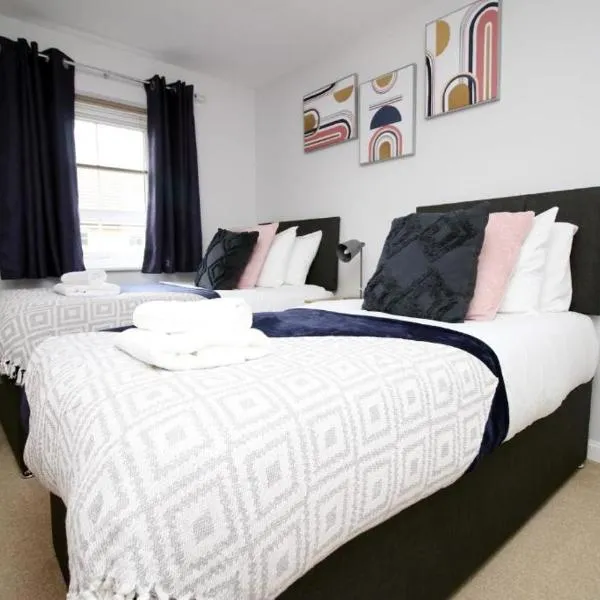 Free Wifi | Parking Access | 3BR，位于Rogerstone的酒店