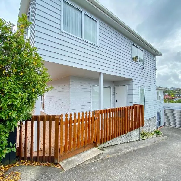 7BR 3BH Beach Escape. 2 min to Browns Bay Beach，位于奥克兰的酒店