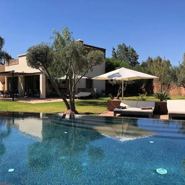 Villa privée dans un environnement idyllique，位于马拉喀什的酒店