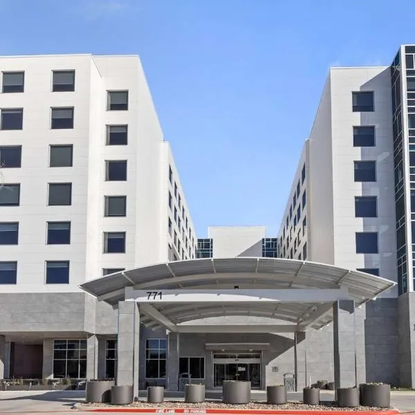 Embassy Suites By Hilton Irving Las Colinas，位于欧文的酒店