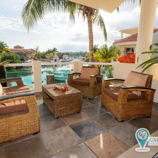 Stunning Large Remodeled Penthouse-Big Canal Views，位于阿文图拉斯港的酒店