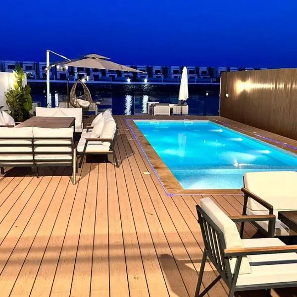 Luxury Villa 5 bedrooms with sea view and free boat，位于Rafā‘的酒店