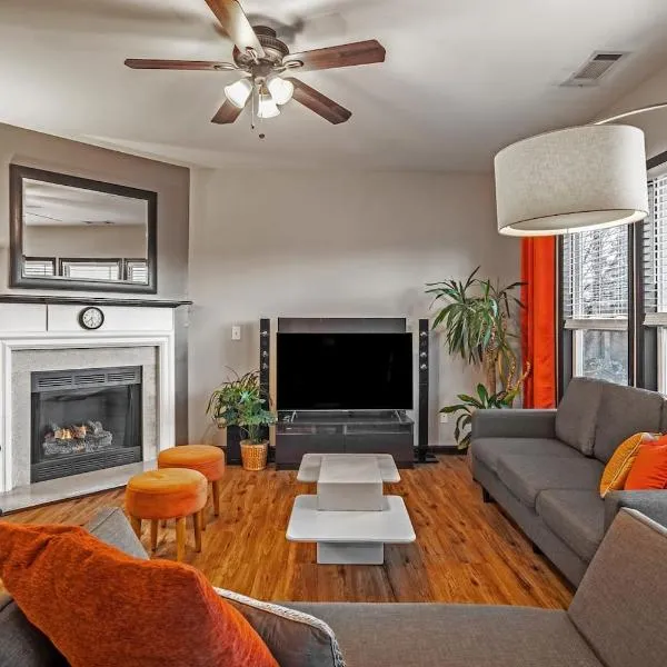 Family Fun Entire 4BR Private Home I-85 Access，位于德卢斯的酒店