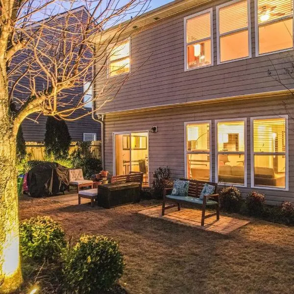 Family Fun Entire 4BR Private Home I-85 Access，位于德卢斯的酒店