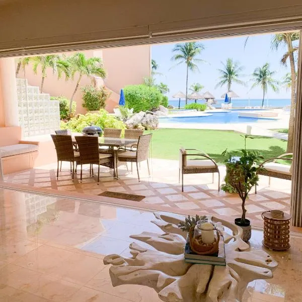 Beachfront Breathtaking Views Puerto Aventuras，位于阿文图拉斯港的酒店