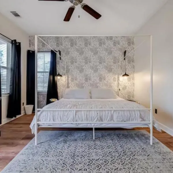 Honey, I’m Home near Savannah - Seen on HGTV,位于萨凡纳的酒店