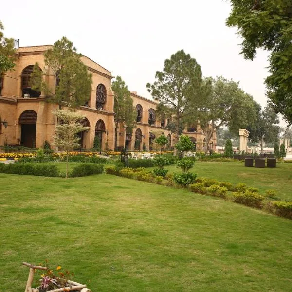 Peshawar Barracks by Shelton's Rezidor，位于Shāhi Bāgh的酒店