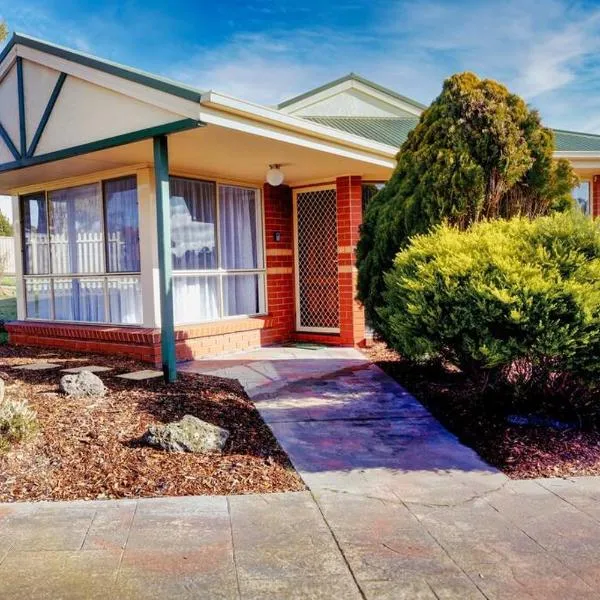 Mt Clear Ballarat Holiday Homes - Only minutes to Sovereign Hill and Ballarat CBD - Sleeps 1 to 4，位于Buninyong的酒店