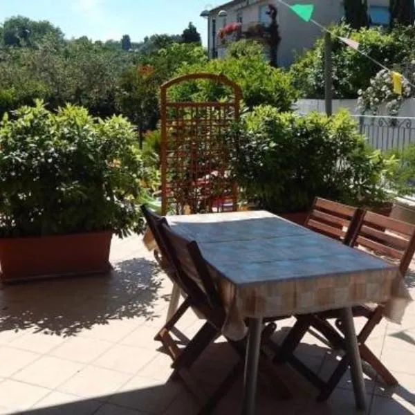 Nuovo pentalocale con giardino a Sirolo - S083，位于锡罗洛的酒店