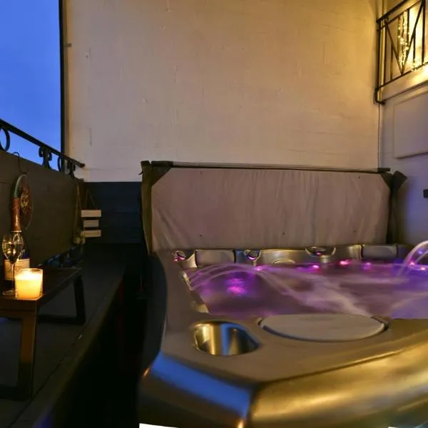 Le LOFT, MoonLOVE, Jacuzzi et sauna privatifs sur terrasse, 120m2，位于Jarville-la-Malgrange的酒店