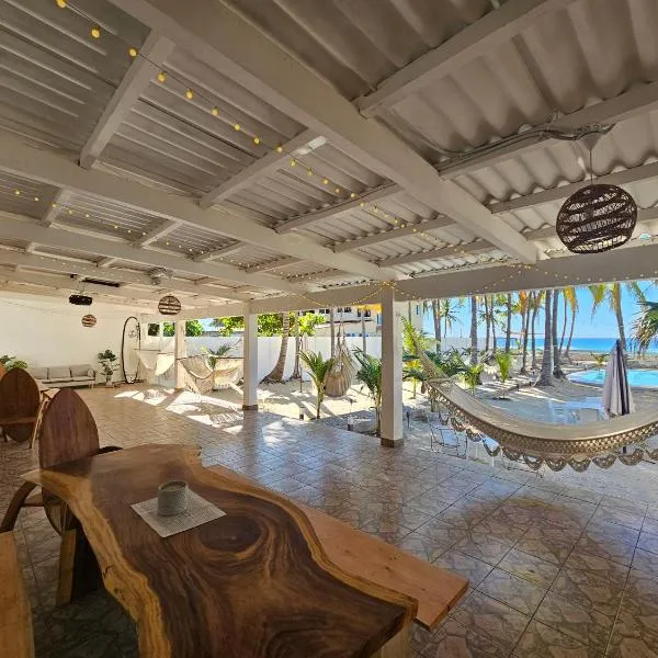 Sunset Surf Villa，位于El Majahual的酒店