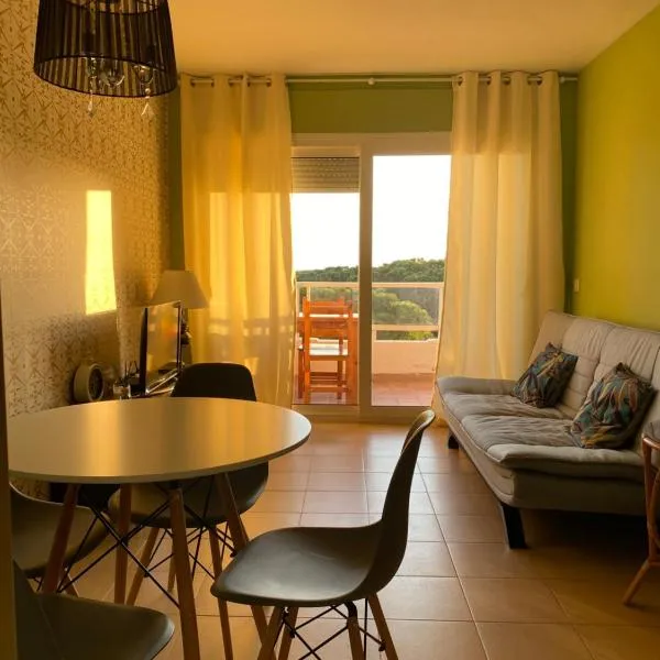 Apartamento MARINA PLAYA, primera linea de mar，位于布拉内斯的酒店