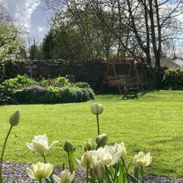 Relaxing studio and garden in St Hilary，位于兰特威特梅杰的酒店