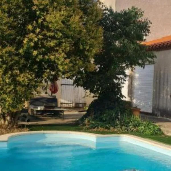 Chambre double avec piscine proche de Perpignan，位于里沃萨尔特的酒店