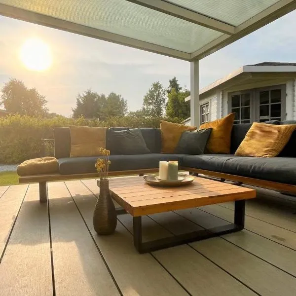 Ibiza Style Holiday chalet，位于Susteren的酒店