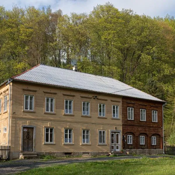 Alfapartmány，位于Mikulášovice的酒店