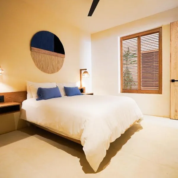 Casa Borka LUXURY FULLY FURNISHED BEACH CONDOS WITH POOL，位于埃斯孔迪多港的酒店