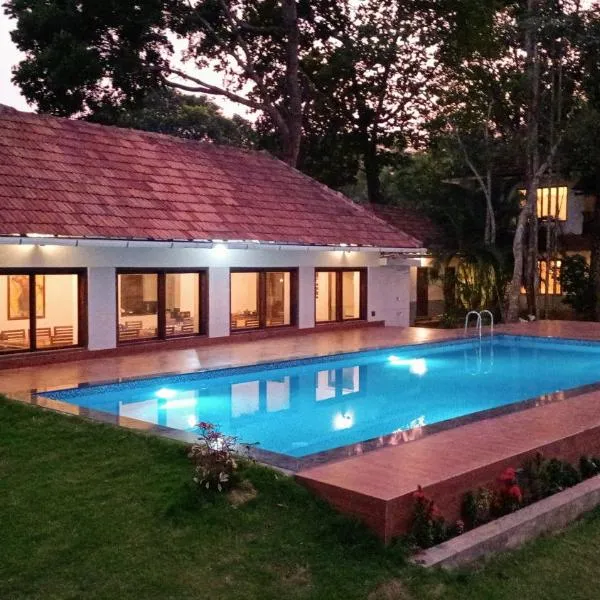 Shantitheeram Ayurveda Lakeside Heritage Resort，位于阿勒皮的酒店