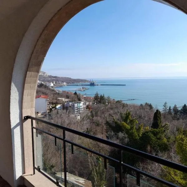 Queen's Palace Balchik apartment，位于巴尔奇克的酒店