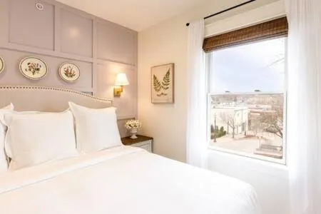 Downtown Luxury Farmhouse Apartment #3，位于西邓迪的酒店