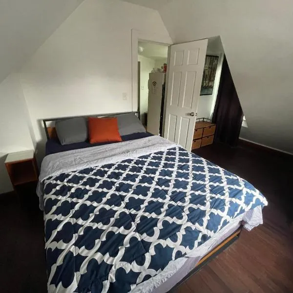 Private Loft 5 min away from LGA，位于谷溪的酒店