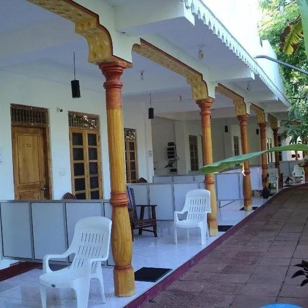 Uppuveli Beach Hotel，位于亭可马里的酒店