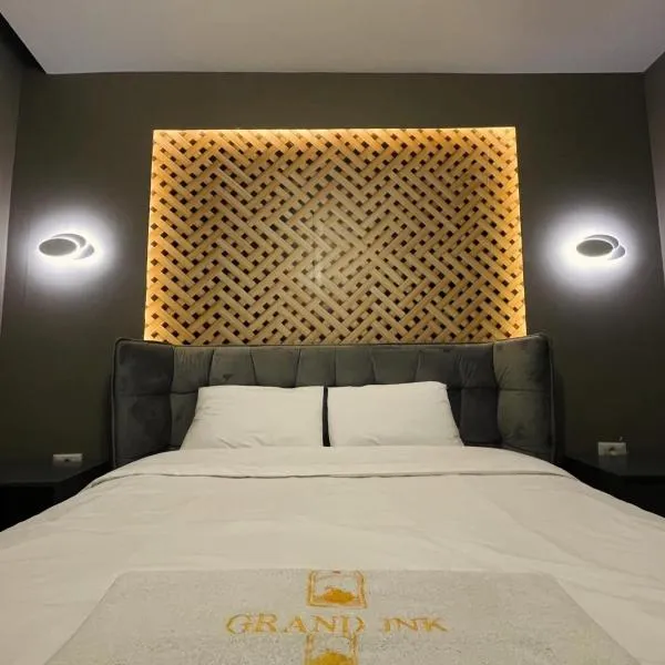 GRAND JNK Boutique Hotel，位于Fshat的酒店