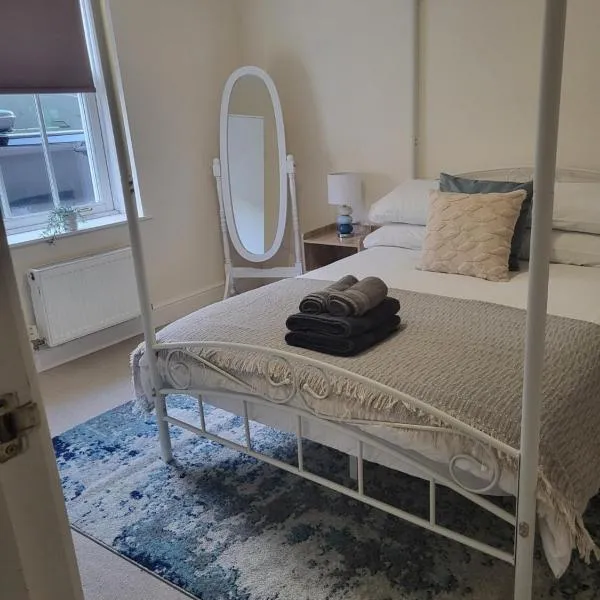 Charming 2-Bedroom Retreats，位于阿克斯明斯特的酒店