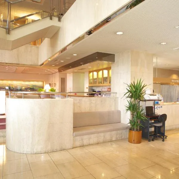 Yokote Plaza Hotel，位于Sakanazawa的酒店