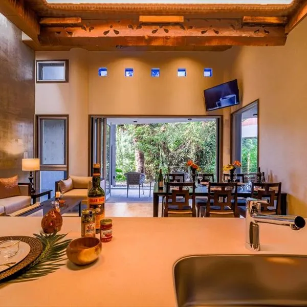 RIVERSIDE TERRACE OKINAWA KADENA，位于嘉手纳的酒店