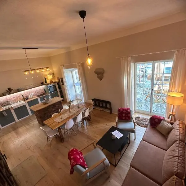 Alte Brennerei Schloss Zehista EG Rittersporn，位于皮尔纳的酒店