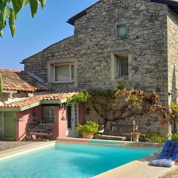 La Picholine chambre Provence，位于Courry的酒店