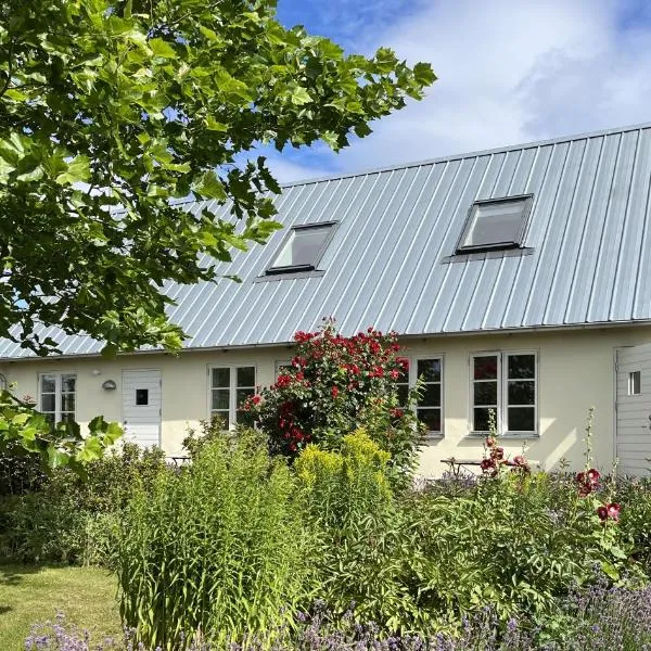 Eternellgården, Boende med självhushåll, nära Stenshuvuds Nationalpark，位于奇维克的酒店