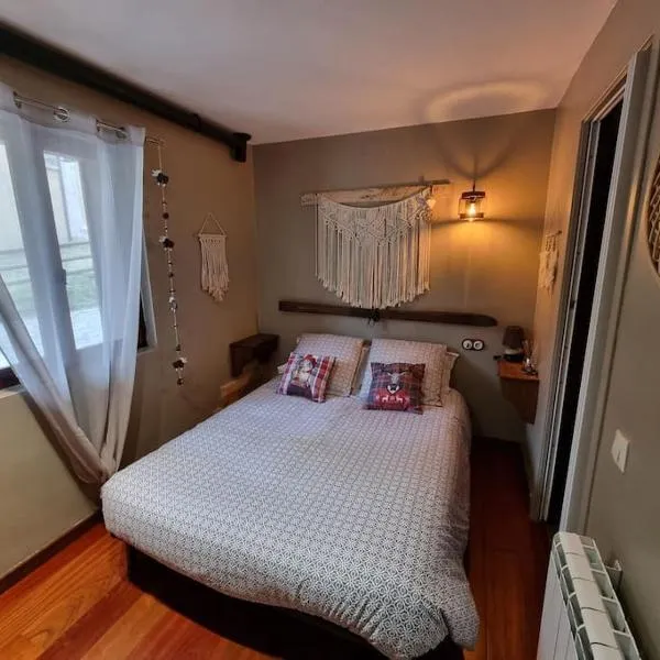 Petite chambre cosy avec salle de bain privative，位于圣皮耶尔代勒福尔卡的酒店