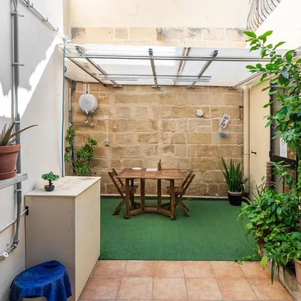 One Lemon Tree apartment (1.6 km from Airport)，位于卢加的酒店