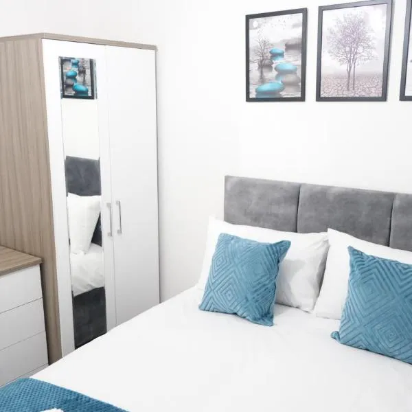 3-Bedroom Semi near Etihad Football Stadium, Tourist attractions, Manchester City Centre and Transport Links - Sky n Netflix，位于米德尔顿的酒店