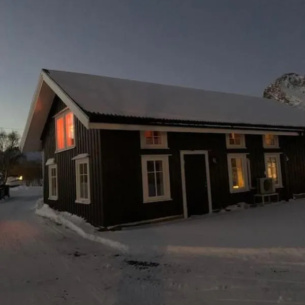 Lofoten- Feriehus Fjøsen，位于Vestpollen的酒店