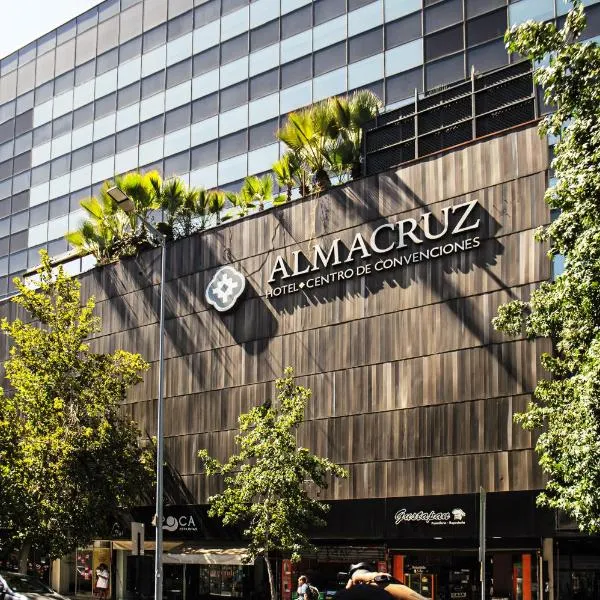 Almacruz Hotel y Centro de Convenciones (Ex Galerías)，位于圣地亚哥的酒店