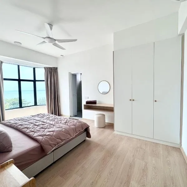 Seaview 2 bedroom apartment Mutiara Beach Resort by ISRA，位于Kampong Tanjong Bedara的酒店