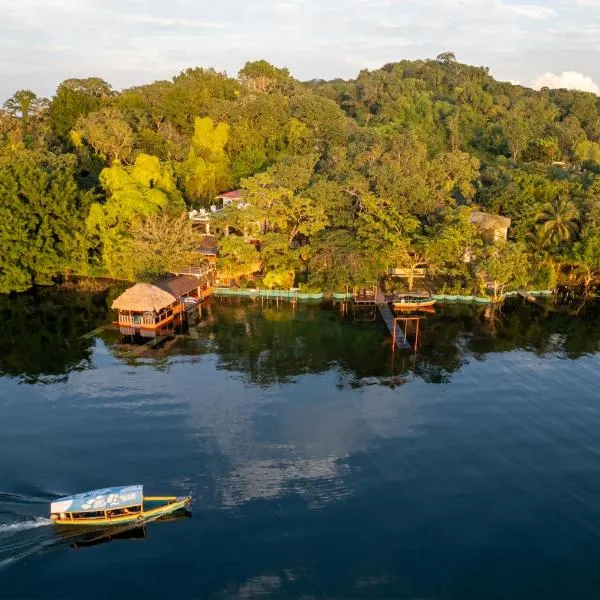 Las Luciernagas Hotel，位于弗洛勒斯的酒店