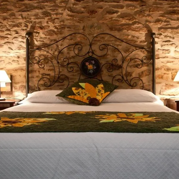 卡萨拉柯美拉乡村酒店，位于Estarón的酒店