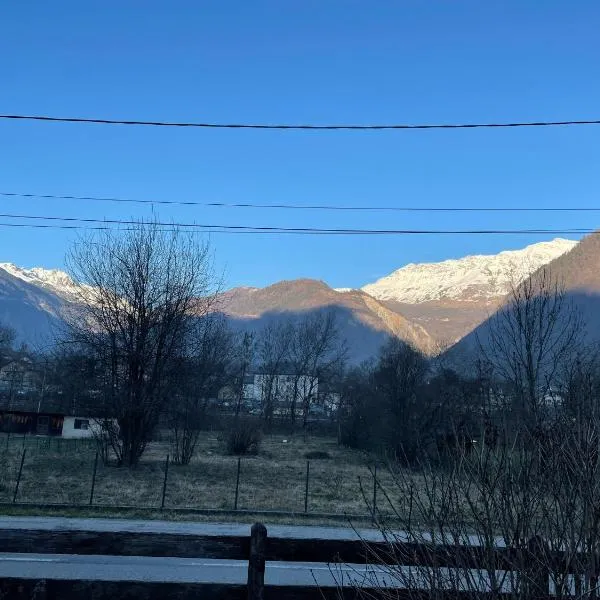 au pied de la vallée，位于Saint-Étienne-de-Cuines的酒店