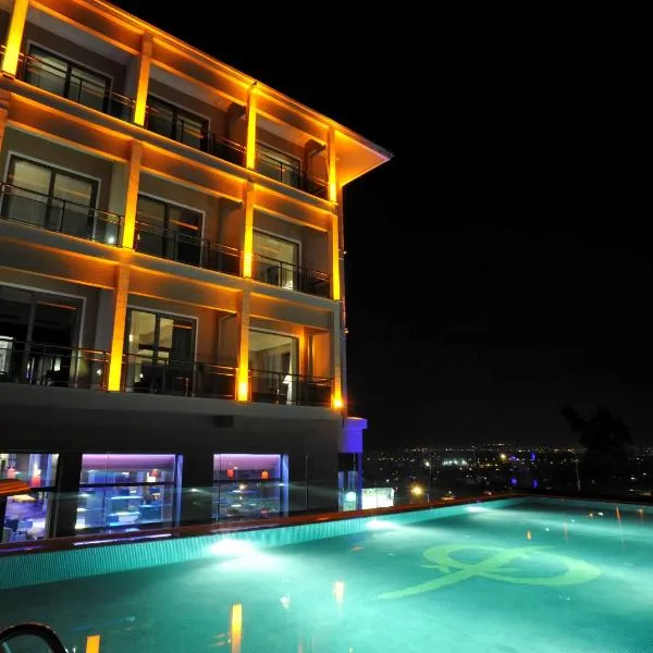 Hotel Çelik Palas Convention Center & Thermal SPA，位于Panayır的酒店