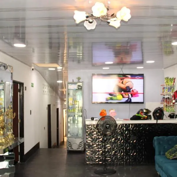 Hostal Queens Deluxe，位于弗洛伦西亚的酒店