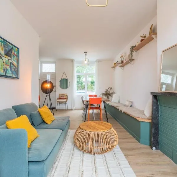 4 bedroom house with garden，位于马尔康巴勒尔的酒店