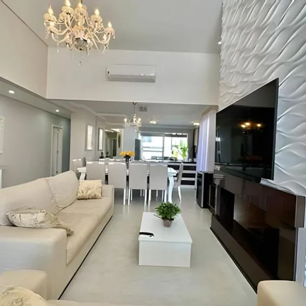 Casa 4 Suítes com piscina Fundos Lago-Ilhas Resort，位于卡庞达卡诺阿的酒店